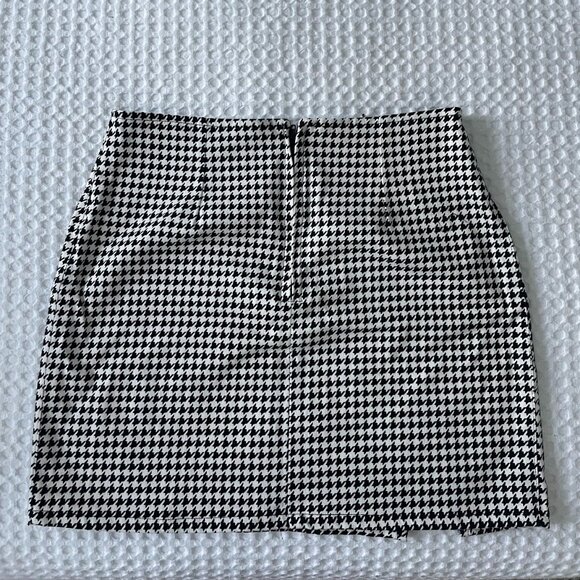 Motel - Zida Houndstooth Mini Skirt - Picture 3 of 4